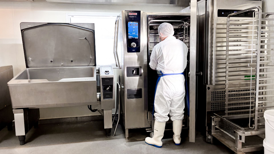 Cuve professionnelle utilisée pour la cuisson en laboratoire de transformation alimentaire