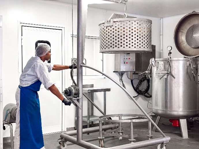 chargement des conserves en autoclave