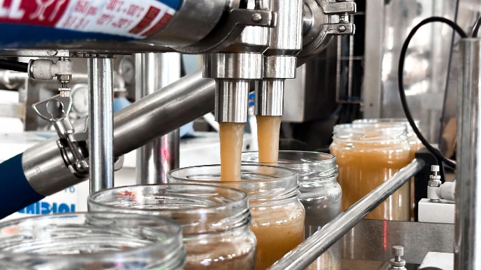 mise en bocal de préparations alimentaires en conserverie