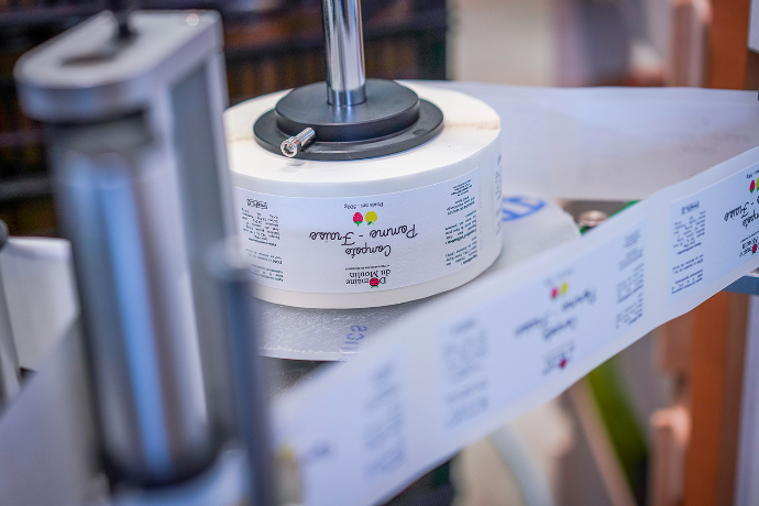 étiquetage personnalisé bouteille jus de raisin