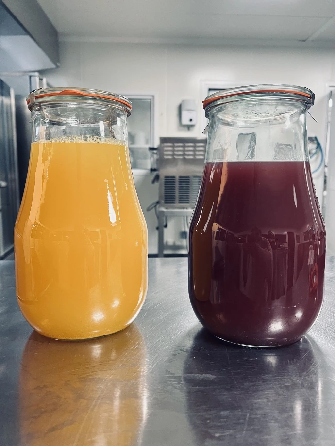 Jus de fruits et de raisin pasteurisés et embouteillés à façon